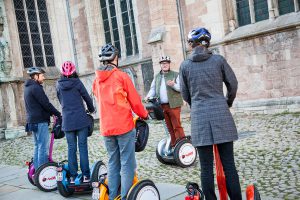 Mit der SegwayTour bei St. Martini Foto: Andreas Rudolph